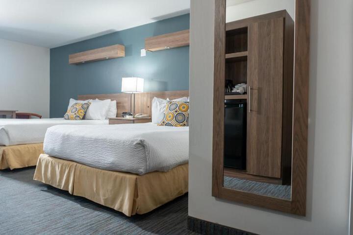 1 Queen Bed (3 of 34)