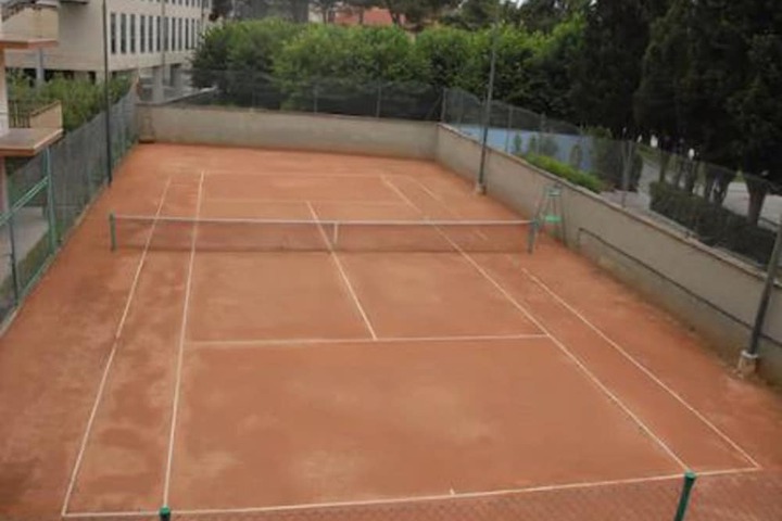 Tennis court