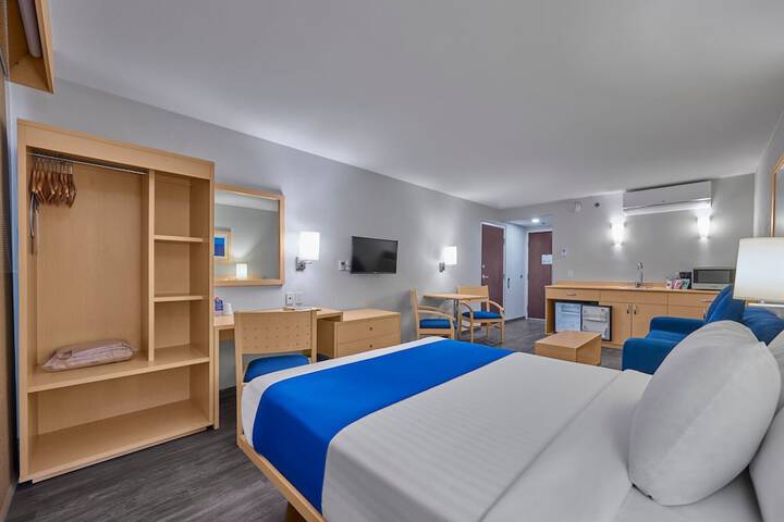 Room 11 of 22