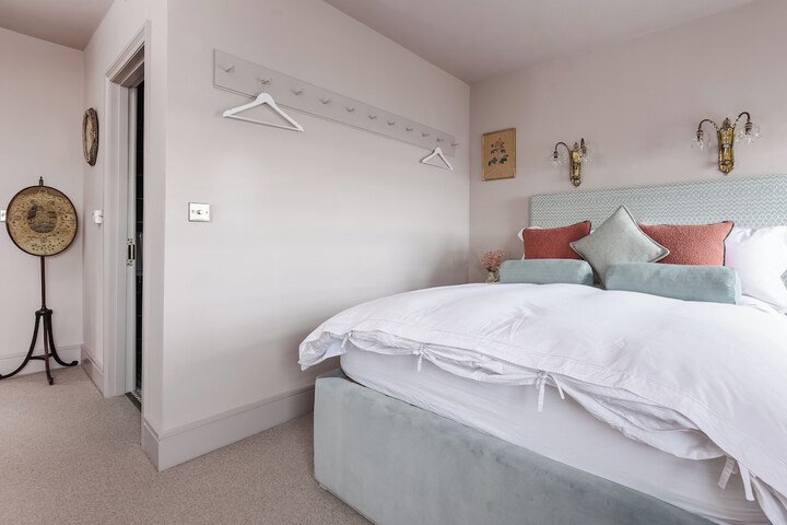 Room 15 of 48