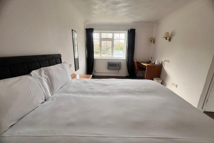 Room 6 of 15