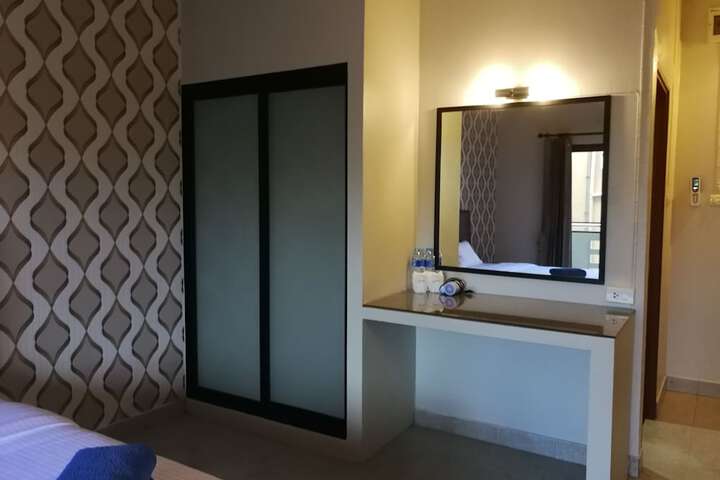 Room 30 of 42