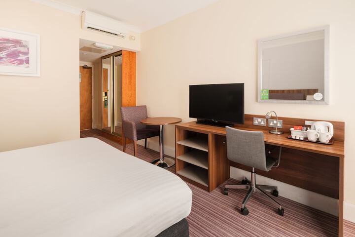 Room 12 of 108