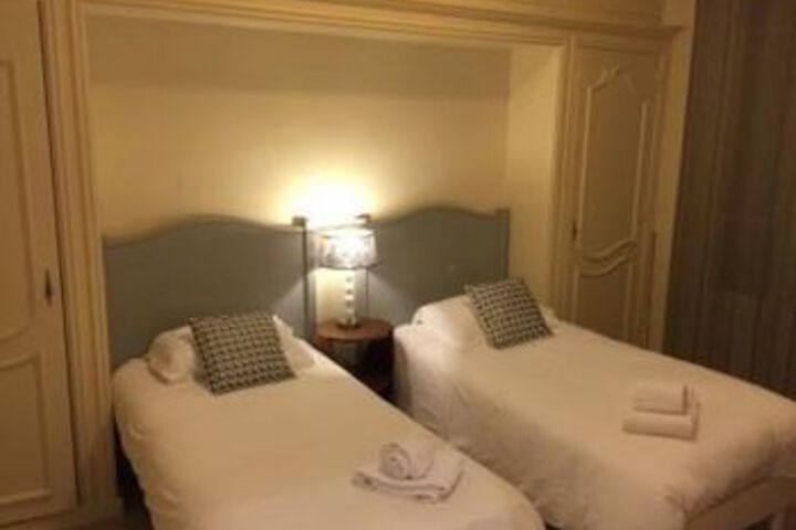 Room 14 of 33