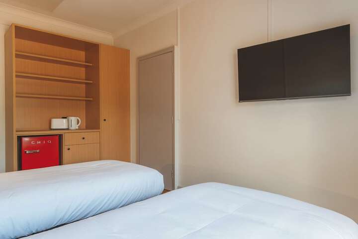 Room 10 of 123
