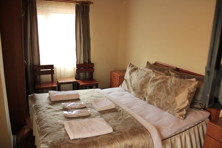 Room 10 of 90