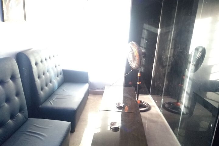 Lounge 29 of 39