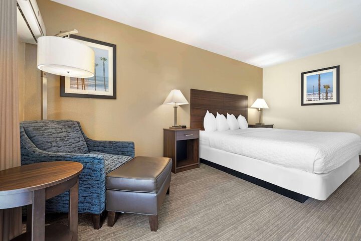 1 King Bed (10 of 20)