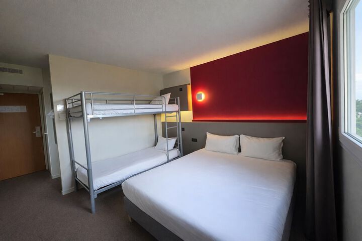 Room 13 of 30