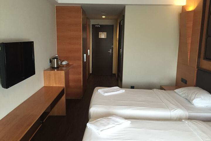 Room 10 of 34
