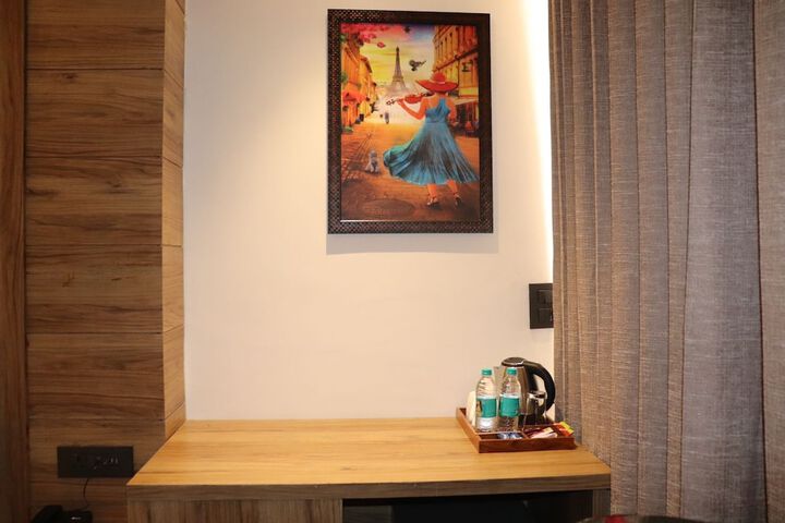 Room 13 of 20