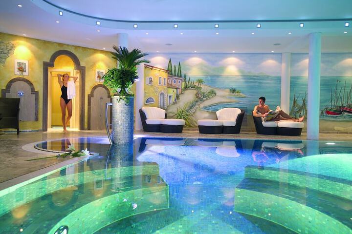 Pool Hotel
