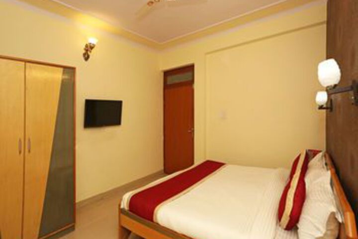 Room 12 of 32