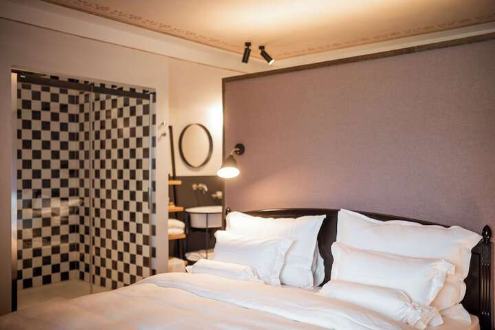 Room 10 of 69
