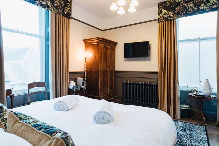 Room 93 of 146