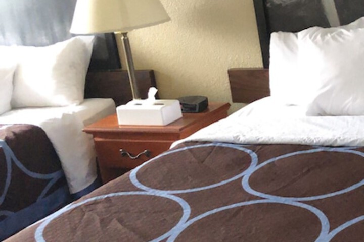 1 Queen Bed (4 of 16)