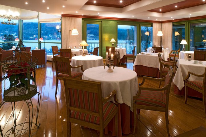 Dining 63 of 91