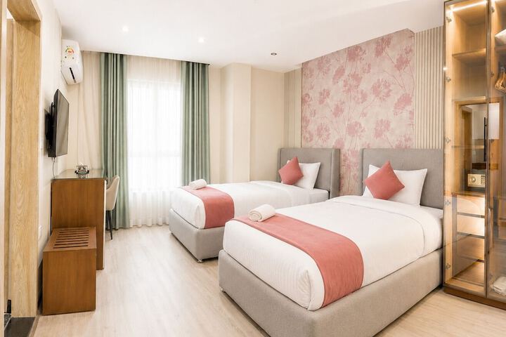 Room 6 of 31