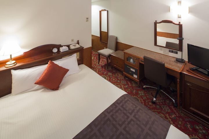 Room 8 of 99
