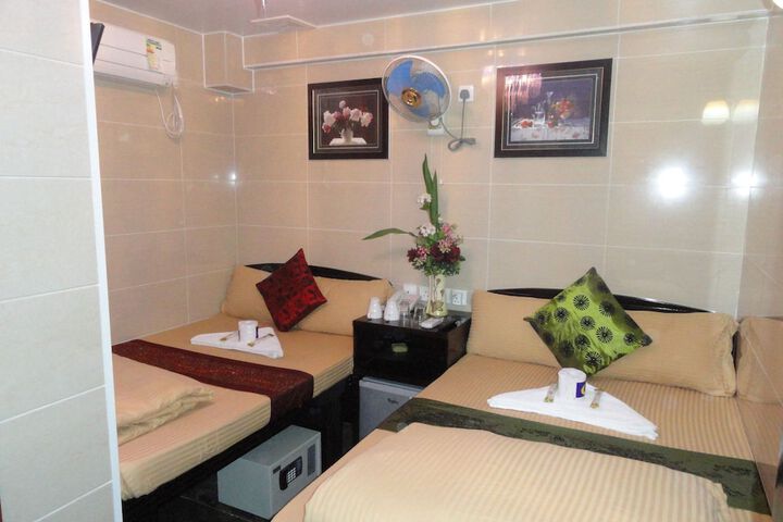 Room 13 of 20