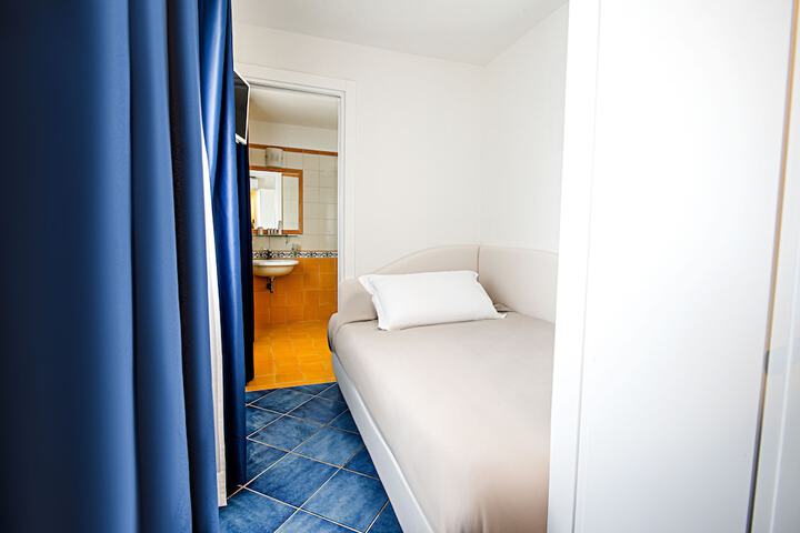 Room 29 of 94