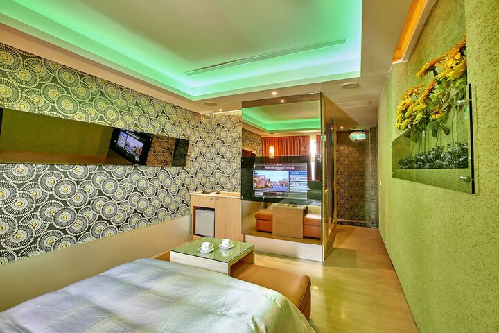 Room 14 of 50