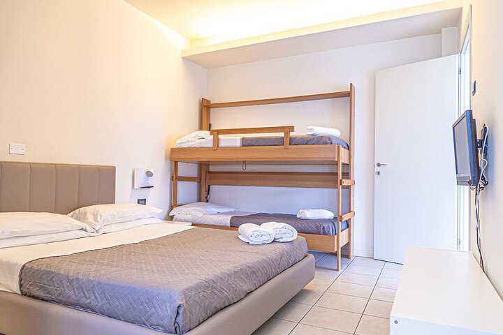Room 7 of 42