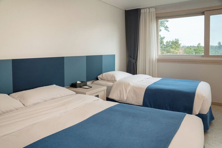 Room 16 of 120