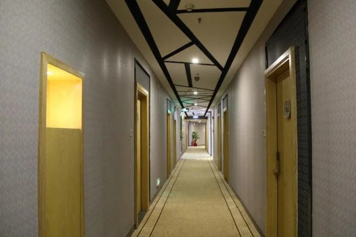 Room 7 of 16