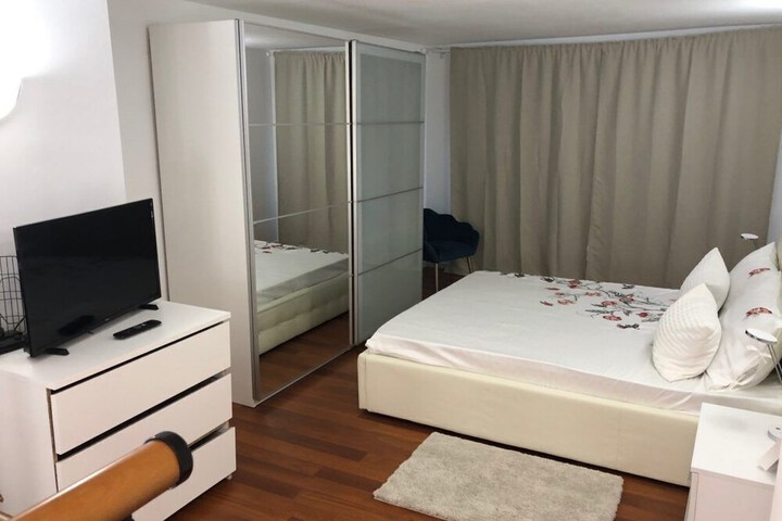 Room 12 of 19