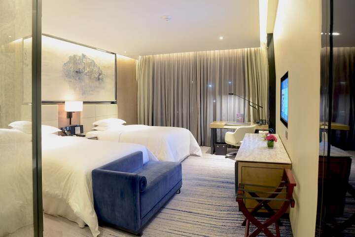Room 28 of 107