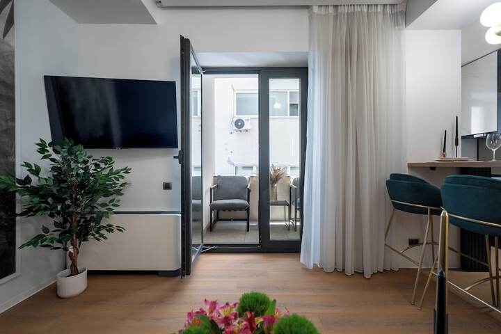 Room 102 of 552