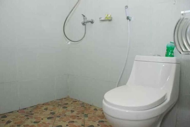Room 5 of 17