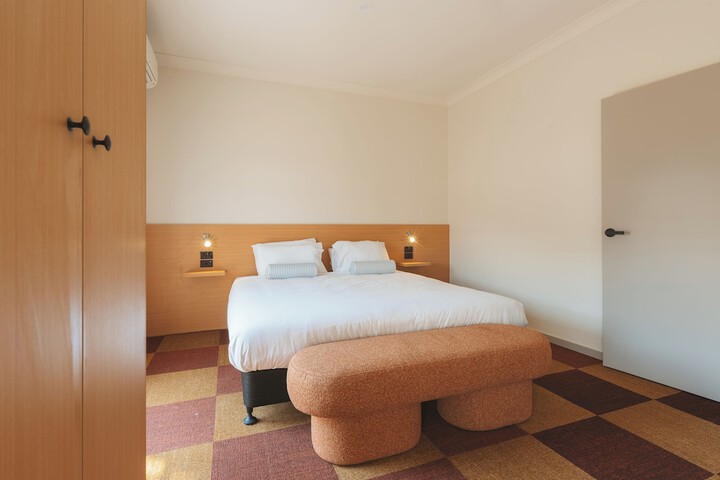 Room 52 of 167