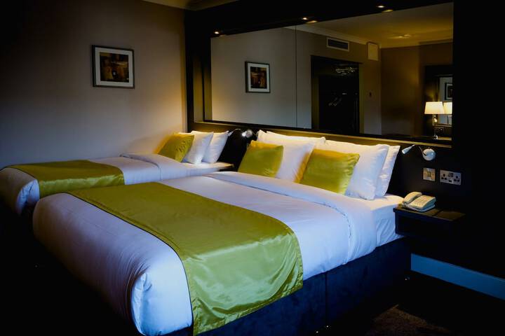 Room 3 of 85