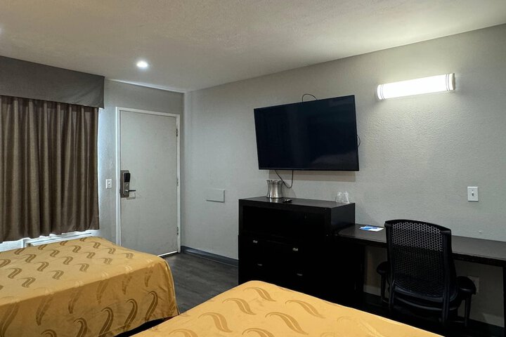 Room 11 of 33