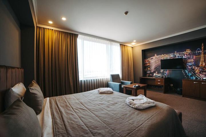 Room 6 of 42