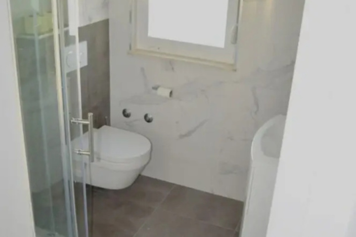 Room 10 of 17