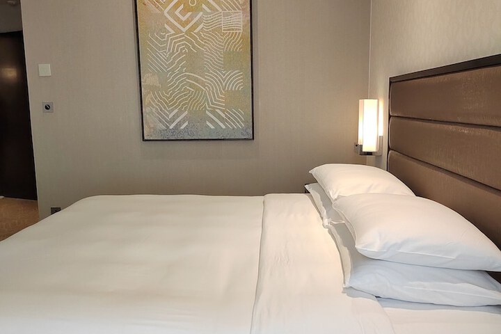 Room 25 of 77