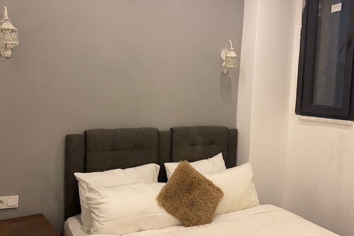 Room 13 of 32