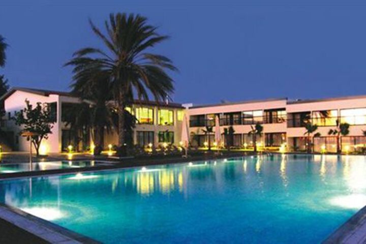 Royal Blue Hotel & Spa