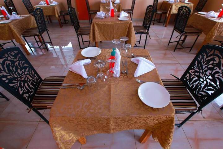 Dining 30 of 55
