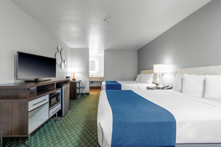 Days Inn &  Suites by Wyndham Flagstaff Near University in Flagstaff, AZ