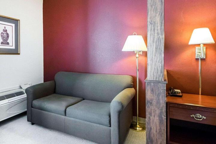 1 King Bed (6 of 6)