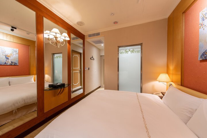 Room 26 of 37