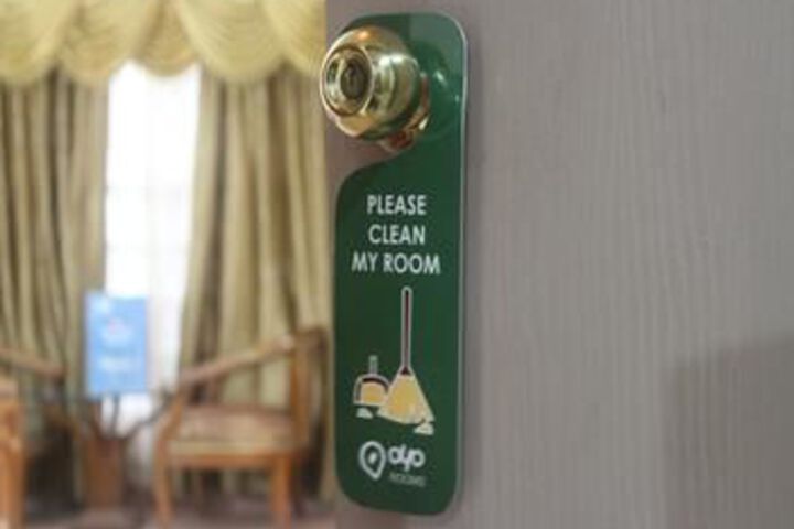 Room 9 of 19