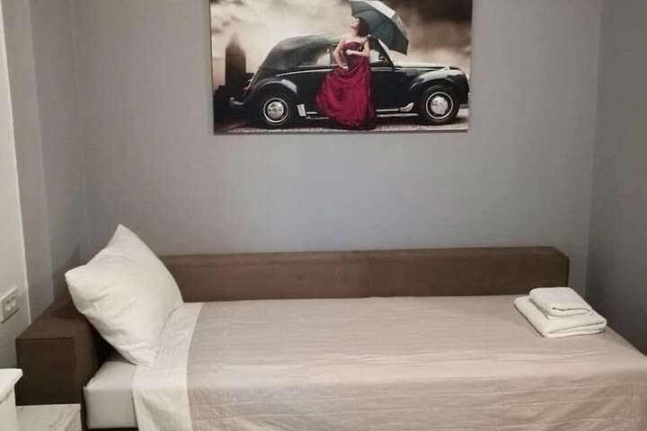 Room 18 of 104