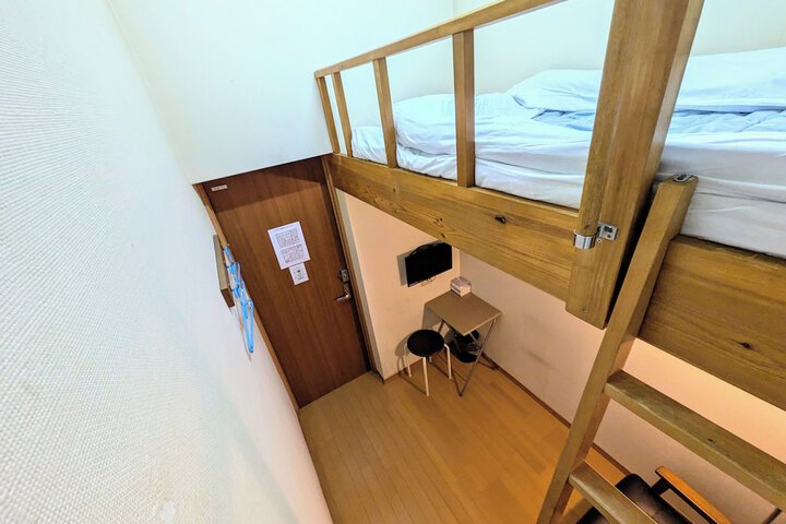 Room 7 of 25
