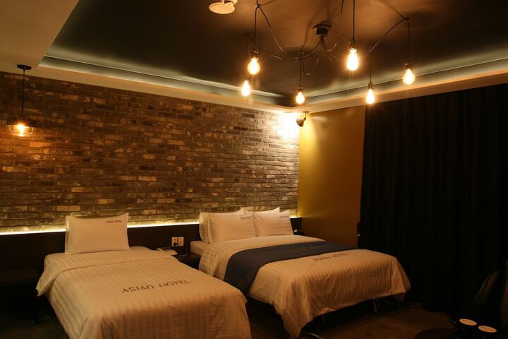 Room 15 of 32