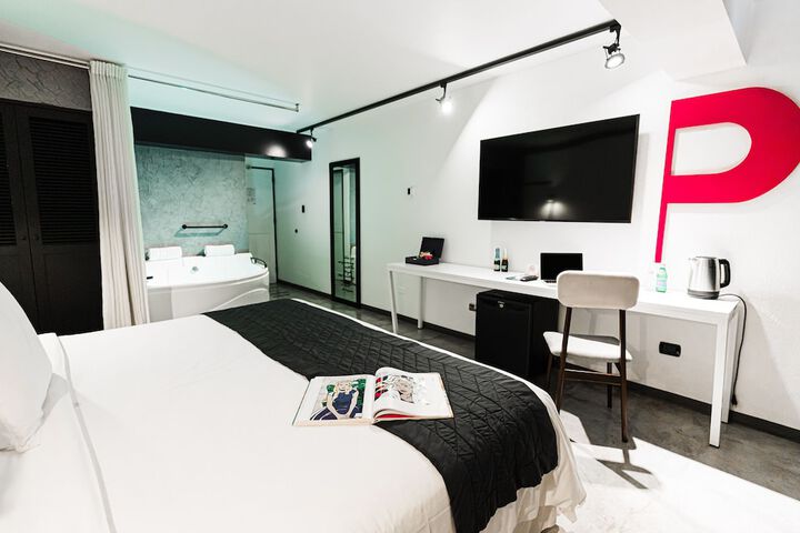 Room 25 of 82